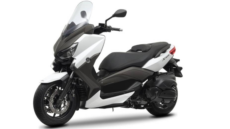 X-Max 400 equipado com um novo motor monocilíndrico de quatro tempos de 400 cc, DOHC, quatro válvulas e refrigerado a líquido | <a href="%20https://beta-develop.quatrorodas.abril.com.br/moto/noticias/yamaha-lanca-x-max-400-europa-738761.shtml" rel="migration">Leia mais</a>