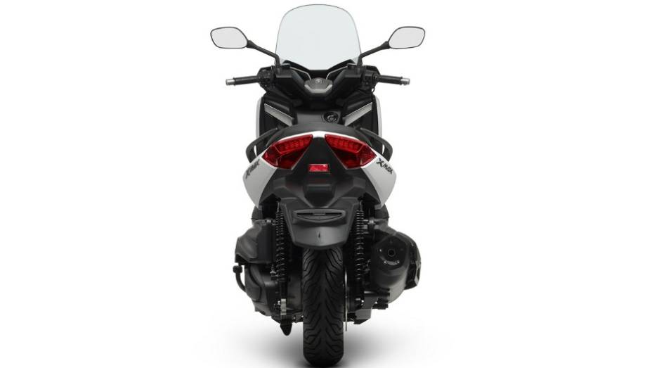 Segundo a montadora, o novo modelo pesa 211 kg (ordem de marcha) | <a href="https://beta-develop.quatrorodas.abril.com.br/moto/noticias/yamaha-lanca-x-max-400-europa-738761.shtml" rel="migration">Leia mais</a>