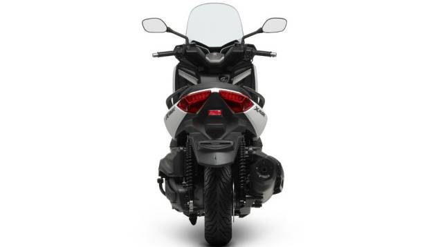 Segundo a montadora, o novo modelo pesa 211 kg (ordem de marcha) | <a href="https://beta-develop.quatrorodas.abril.com.br/moto/noticias/yamaha-lanca-x-max-400-europa-738761.shtml" rel="migration">Leia mais</a> Segundo a montadora, o novo modelo pesa 211 kg (ordem de marcha) | <a href="https://beta-develop.quatrorodas.abril.com.br/moto/noticias/yamaha-lanca-x-max-400-europa-738761.shtml" rel="migration">Leia mais</a>