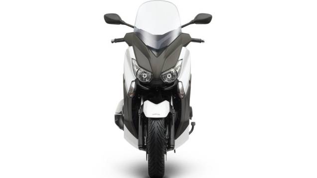 Equipado com faróis e lanternas de LED e ponteira de escapamento Akrapovic, este maxi-scooter da Yamaha possui um tanque de combustível com capacidade para 14 litros | <a href="%20https://beta-develop.quatrorodas.abril.com.br/moto/noticias/yamaha-lanca-x-max-400-europa-7" rel="migration"></a> Equipado com faróis e lanternas de LED e ponteira de escapamento Akrapovic, este maxi-scooter da Yamaha possui um tanque de combustível com capacidade para 14 litros | <a href="%20https://beta-develop.quatrorodas.abril.com.br/moto/noticias/yamaha-lanca-x-max-400-europa-7" rel="migration"></a>