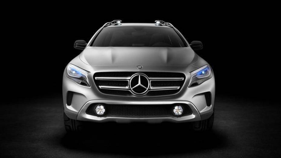 A dianteira tem far&oacute;is repuxados e a grade frontal t&iacute;pica dos novos Mercedes | <a href="https://beta-develop.quatrorodas.abril.com.br/saloes/xangai/2013/mercedes-benz-gla-738831.shtml" rel="migration">Leia mais</a>