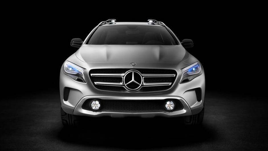 A dianteira tem faróis repuxados e a grade frontal típica dos novos Mercedes | <a href="https://beta-develop.quatrorodas.abril.com.br/saloes/xangai/2013/mercedes-benz-gla-738831.shtml" rel="migration">Leia mais</a> A dianteira tem faróis repuxados e a grade frontal típica dos novos Mercedes | <a href="https://beta-develop.quatrorodas.abril.com.br/saloes/xangai/2013/mercedes-benz-gla-738831.shtml" rel="migration">Leia mais</a>