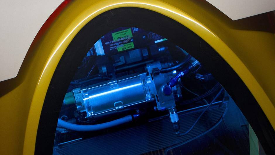 Tecnologia vinda diretamente da F&oacute;rmula 1, o KERS armazena a energia desperdi&ccedil;ada nas frenagens em uma bateria, fornecendo pot&ecirc;ncia extra nas acelera&ccedil;&otilde;es | <a href="https://beta-develop.quatrorodas.abril.com.br/noticias/sustentabilidade/renault-mostra-twizy-sport-f1-73" rel="migration"></a>