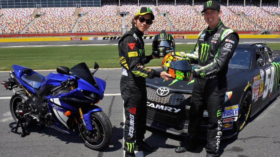 Kyle Busch é o piloto de maior sucesso na história da Nationwide Series, com 55 vitórias na carreira | <a href="%20https://beta-develop.quatrorodas.abril.com.br/moto/noticias/valentino-rossi-ritmo-nascar-739793.shtml" rel="migration">Leia mais</a>