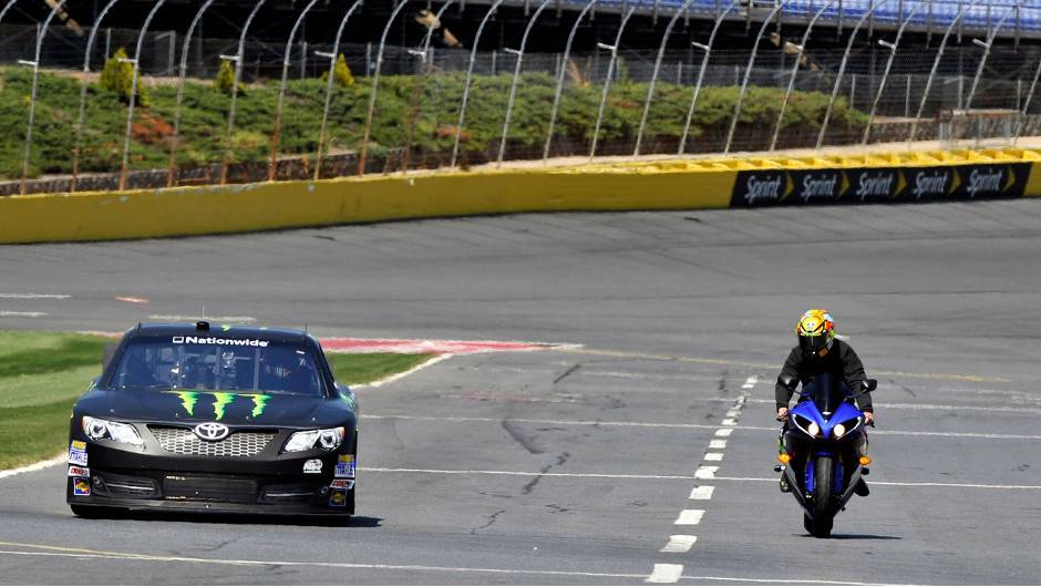 O multicampe&atilde;o de MotoGP viajou at&eacute; o Charlotte Motor Speedway, na Carolina do Norte, ap&oacute;s terminar o Grande Pr&ecirc;mio das Am&eacute;ricas (Texas, EUA) em sexto lugar, no domingo (21) | <a href="%20https://beta-develop.quatrorodas.abril.com.br/moto/noticias/valentino-rossi-ritmo-n" rel="migration"></a>