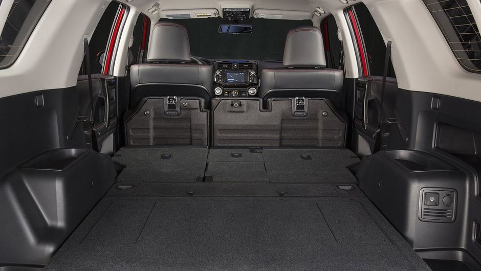 O novo 4Runner apresenta um motor V6 4.0 que entrega 270 cavalos de pot&ecirc;ncia e 38,3 kgfm de torque. A transmiss&atilde;o &eacute; autom&aacute;tica de cinco velocidades | <a href="%20https://beta-develop.quatrorodas.abril.com.br/noticias/fabricantes/toyota-revela-novo-4runner-739940.shtml" rel="migration">L</a>