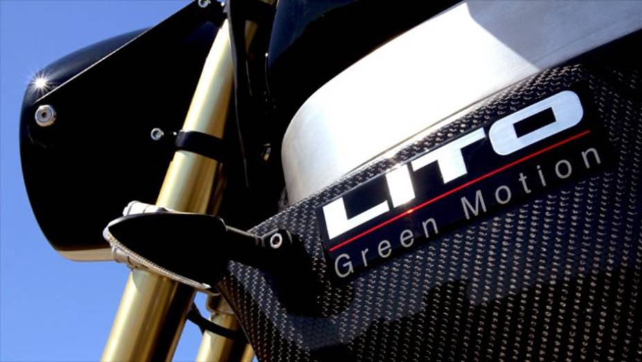 Ela também tem uma interface do Safe Range System, sistema que calcula a energia necessária para chegar a determinado lugar com a autonomia restante | <a href="%20https://beta-develop.quatrorodas.abril.com.br/moto/noticias/lito-sora-moto-eletrica-invocada-740271.shtml" rel="migration">L</a> Ela também tem uma interface do Safe Range System, sistema que calcula a energia necessária para chegar a determinado lugar com a autonomia restante | <a href="%20https://beta-develop.quatrorodas.abril.com.br/moto/noticias/lito-sora-moto-eletrica-invocada-740271.shtml" rel="migration">L</a>