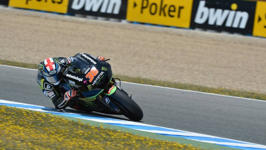 Bradley Smith, companheiro de Cal Crutchlow ficou em décimo | <a href="https://beta-develop.quatrorodas.abril.com.br/moto/noticias/motogp-dani-pedrosa-vence-espanha-740546.shtml" rel="migration">Leia mais</a>