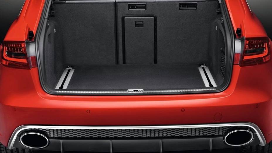Ela alcan&ccedil;a a velocidade m&aacute;xima de 250 km/h (controlada eletronicamente) | <a href="https://beta-develop.quatrorodas.abril.com.br/noticias/fabricantes/audi-traz-rs4-avant-ao-brasil-740778.shtml" rel="migration">Leia mais</a>