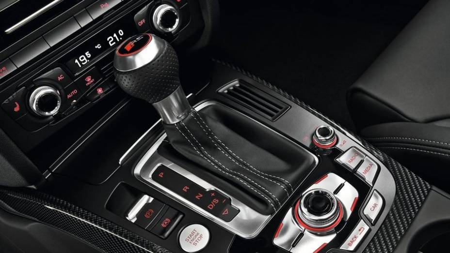Vale ressaltar que o c&acirc;mbio &eacute; o S-tronic de sete marchas e o carro tamb&eacute;m conta com sistema de tra&ccedil;&atilde;o quattro (integral) | <a href="%20https://beta-develop.quatrorodas.abril.com.br/noticias/fabricantes/audi-traz-rs4-avant-ao-brasil-740778.shtml" rel="migration">Leia mais</a>
