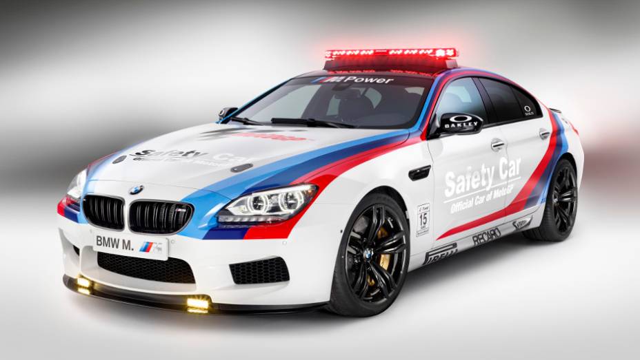 Modelo &eacute; atual Safety Car da competi&ccedil;&atilde;o | <a href="https://beta-develop.quatrorodas.abril.com.br/moto/noticias/melhor-qualificado-motogp-recebera-bmw-740903.shtml" rel="migration">Leia mais</a>
