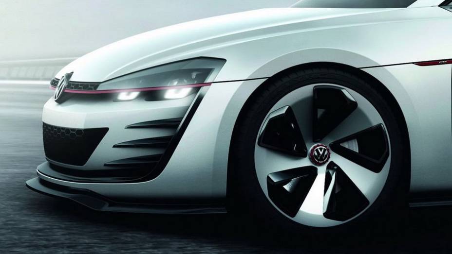 Ele oferece 496 cavalos de potência e 57,1 kgfm de torque | <a href="https://beta-develop.quatrorodas.abril.com.br/noticias/fabricantes/vw-prepara-golf-design-vision-gti-concept-740746.shtml" rel="migration">Leia mais</a>