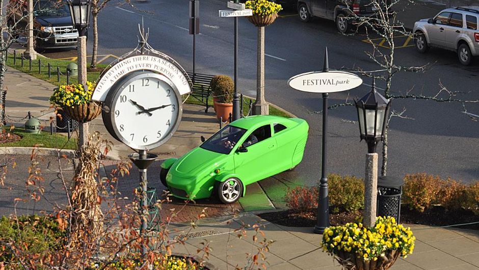 Segundo Paul Elio, fundador e propriet&aacute;rio da fabricante, j&aacute; foram feitas 13 mil encomendas pelo modelo | <a href="%20https://beta-develop.quatrorodas.abril.com.br/noticias/fabricantes/eua-carro-tres-rodas-chega-ao-mercado-2014-740877.shtml" rel="migration">Leia mais</a>