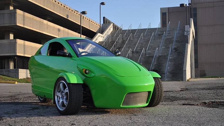 Além do design absolutamente peculiar, a novidade se destaca por ter apenas 363 kg | <a href="https://beta-develop.quatrorodas.abril.com.br/noticias/fabricantes/eua-carro-tres-rodas-chega-ao-mercado-2014-740877.shtml" rel="migration">Leia mais</a> Além do design absolutamente peculiar, a novidade se destaca por ter apenas 363 kg | <a href="https://beta-develop.quatrorodas.abril.com.br/noticias/fabricantes/eua-carro-tres-rodas-chega-ao-mercado-2014-740877.shtml" rel="migration">Leia mais</a>