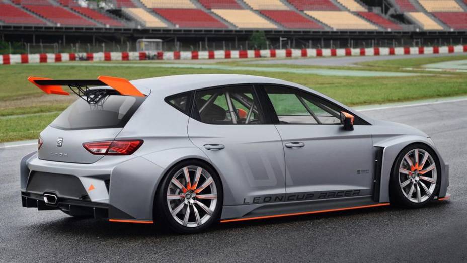 O modelo &eacute; voltado exclusivamente para as pistas e chega em duas vers&otilde;es - uma que ser&aacute; utilizada na competi&ccedil;&atilde;o hom&ocirc;nima em 2014 e outra para provas de endurance | <a href="%20https://beta-develop.quatrorodas.abril.com.br/noticias/fabricantes/seat-apresenta-leon-cup-race" rel="migration"></a>