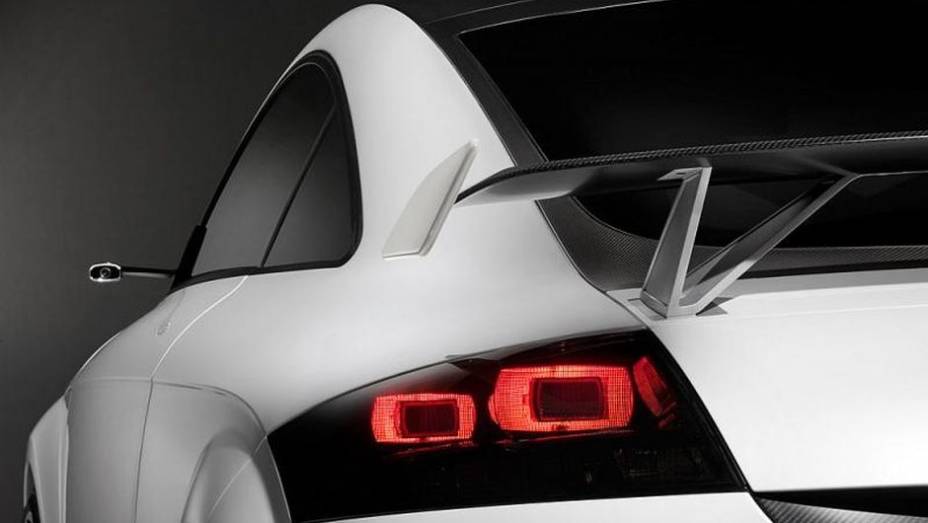 Com essas modifica&ccedil;&otilde;es, o TT ultra quattro concept ficou mais &aacute;gil do que o TT S quattro | <a href="https://beta-develop.quatrorodas.abril.com.br/noticias/fabricantes/audi-revela-tt-ultra-quattro-concept-739649.shtml" rel="migration">Leia mais</a>