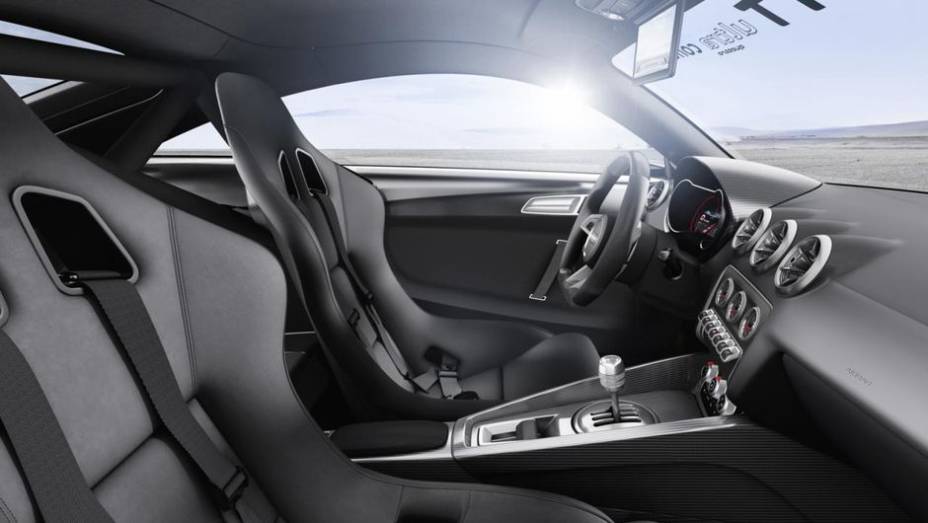 O TT ultra quattro concept vem equipado com motor 2.0 turbo, que oferece 310 cavalos de pot&ecirc;ncia e 40,8 kgfm de torque | <a href="%20https://beta-develop.quatrorodas.abril.com.br/noticias/fabricantes/audi-revela-tt-ultra-quattro-concept-739649.shtml" rel="migration">Leia mais</a>
