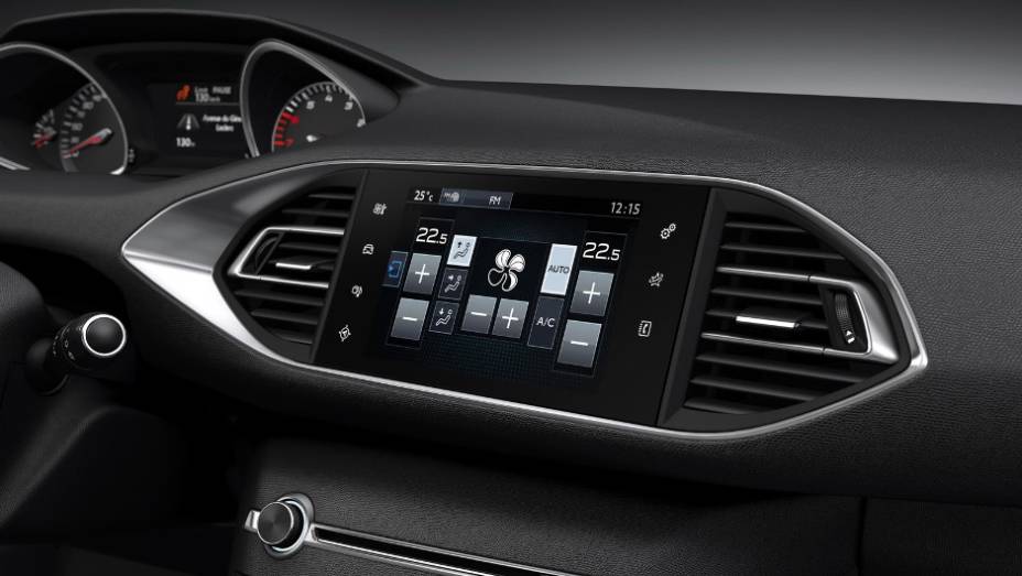 Segundo a Peugeot, a novidade pesa 140 kg a menos que o modelo atual e as versões mais econômicas possuem emissão de CO2 de apenas 85 g/km | <a href="%20https://beta-develop.quatrorodas.abril.com.br/noticias/fabricantes/peugeot-apresenta-proxima-geracao-308-741173.shtml" rel="migration"></a> Segundo a Peugeot, a novidade pesa 140 kg a menos que o modelo atual e as versões mais econômicas possuem emissão de CO2 de apenas 85 g/km | <a href="%20https://beta-develop.quatrorodas.abril.com.br/noticias/fabricantes/peugeot-apresenta-proxima-geracao-308-741173.shtml" rel="migration"></a>