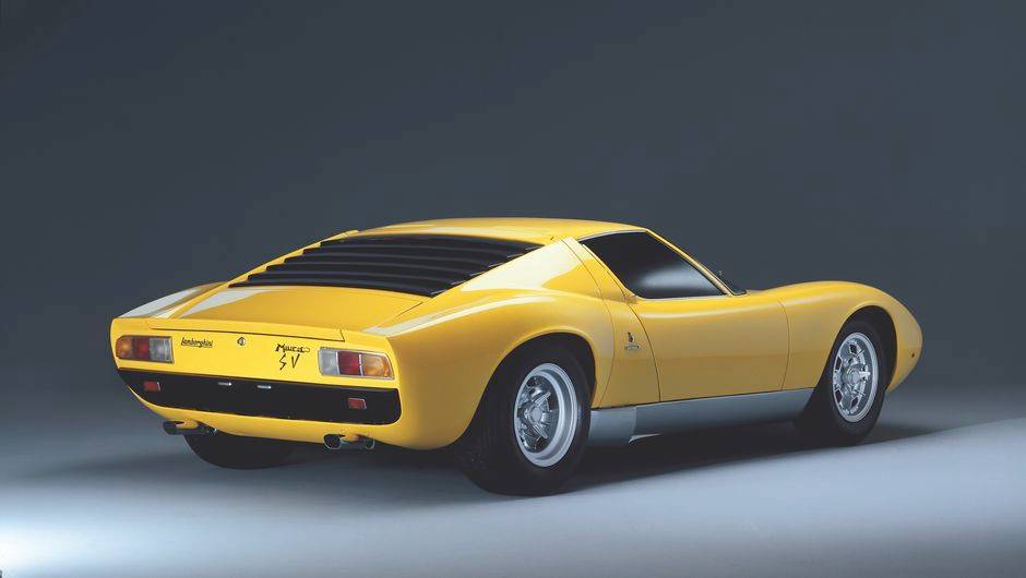 A inspira&ccedil;&atilde;o de Gandini para o desenho do Miura foi o Ford GT40, modelo de corrida famoso nos anos 60 por derrotar a primazia da Ferrari nas pistas | <a href="%20https://beta-develop.quatrorodas.abril.com.br/reportagens/classicos/festa-bolonhesa-741081.shtml" rel="migration"></a>