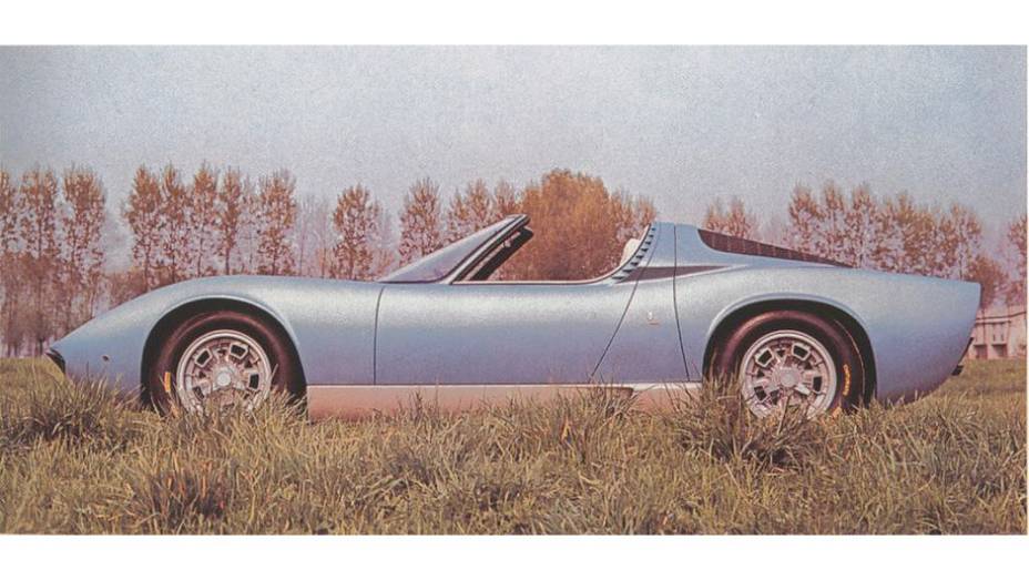 Miura Roadster (1968) - Roadster com todo jeito de targa, ele foi criado como carro-conceito para o Salão de Bruxelas de 1968 e nunca passou de um sonho | <a href="%20https://beta-develop.quatrorodas.abril.com.br/reportagens/classicos/festa-bolonhesa-741081.shtml" rel="migration">Leia m</a>