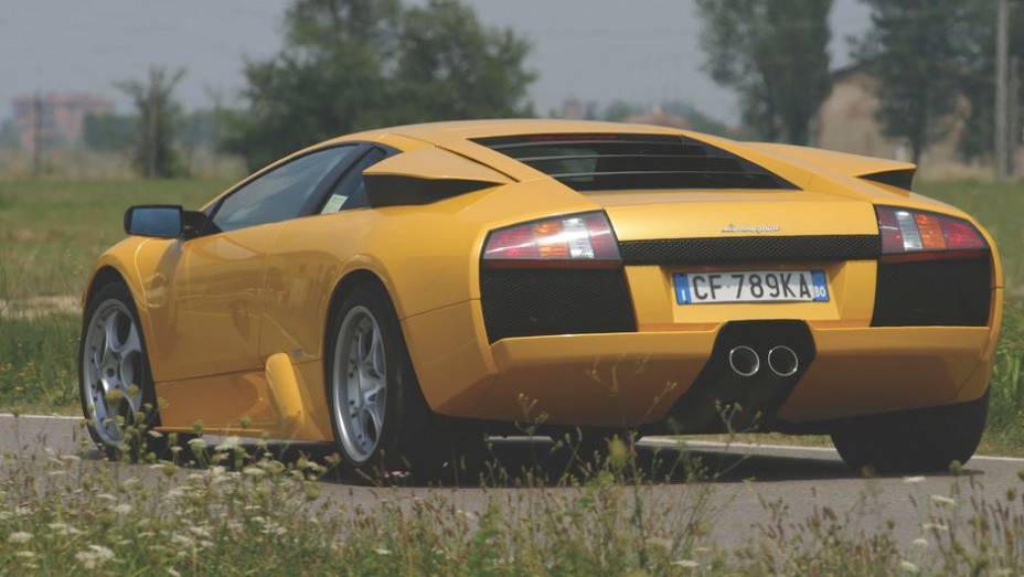 Murciélago, que significa morcego, se refere a um touro que sobreviveu a 28 golpes de espada. Por tal mérito, ele foi poupado da morte na arena | <a href="%20https://beta-develop.quatrorodas.abril.com.br/reportagens/classicos/festa-bolonhesa-741081.shtml" rel="migration">Leia mais</a>