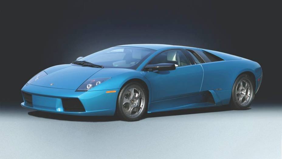 Murciélago 40º 2003 - O Murciélago 40th Anniversary Edition celebrava os 40 anos da Lamborghini, com itens como banco do motorista em couro perfurado | <a href="%20https://beta-develop.quatrorodas.abril.com.br/reportagens/classicos/festa-bolonhesa-741081.shtml" rel="migration">Leia mais</a>