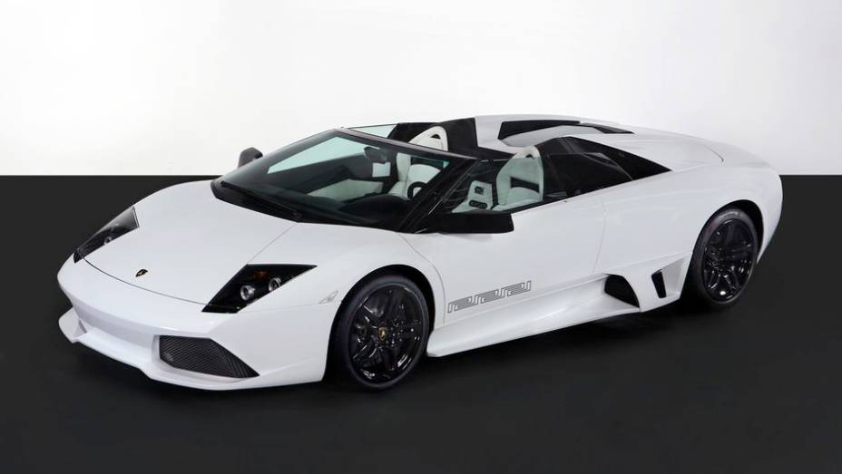 Murciélago LP 640 Roadster Versace - O mesmo acabamento de luxo do cupê foi oferecido com a carroceria aberta, de modo a manter o modelo cada vez mais diversificado | <a href="%20https://beta-develop.quatrorodas.abril.com.br/reportagens/classicos/festa-bolonhesa-741081.s" rel="migration"></a>