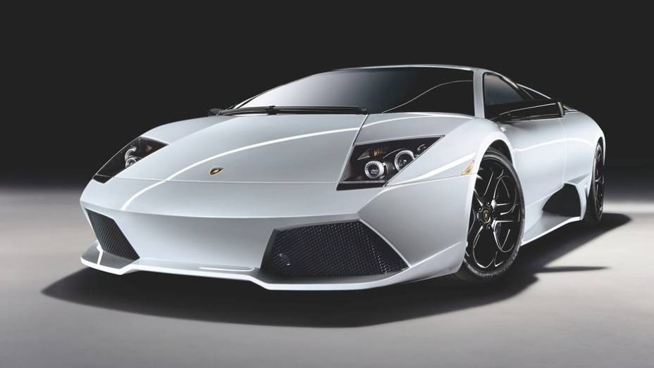 Murciélago LP 640 Versace - Em 2007, um toque de luxo e exclusividade caracterizava essa versão, que trazia duas malas - para um casal - e console revestido em napa | <a href="%20https://beta-develop.quatrorodas.abril.com.br/reportagens/classicos/festa-bolonhesa-741081.s" rel="migration"></a>