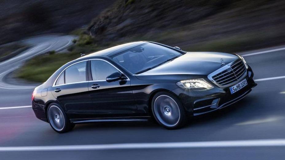 O modelo dever&aacute; chegar a diversos mercados, como Estados Unidos e Reino Unido, no m&ecirc;s de setembro | <a href="%20https://beta-develop.quatrorodas.abril.com.br/noticias/fabricantes/mercedes-benz-revela-classe-s-2014-741437.shtml" rel="migration">Leia mais</a>