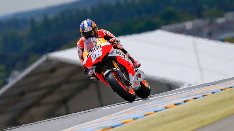 Dani Pedrosa foi o mais rápido da sexta-feira nos treinos da MotoGP em Le Mans | <a href="https://beta-develop.quatrorodas.abril.com.br/moto/noticias/motogp-pedrosa-lidera-treinos-le-mans-741656.shtml" rel="migration">Leia mais</a>