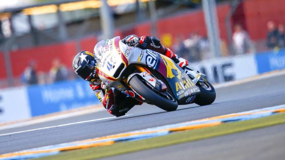 Na Moto2, Scott Redding foi o mais veloz | <a href="https://beta-develop.quatrorodas.abril.com.br/moto/noticias/motogp-pedrosa-lidera-treinos-le-mans-741656.shtml" rel="migration">Leia mais</a>