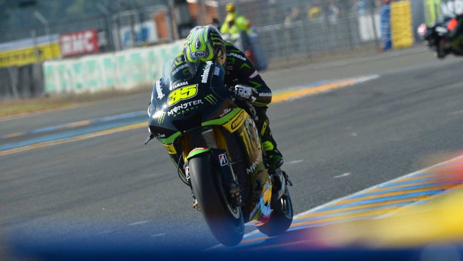 Cal Crutchlow (Monster Yamaha Tech 3) ficou com o quarto tempo | <a href="https://beta-develop.quatrorodas.abril.com.br/moto/noticias/motogp-marquez-conquista-pole-le-mans-741738.shtml" rel="migration">Leia mais</a>