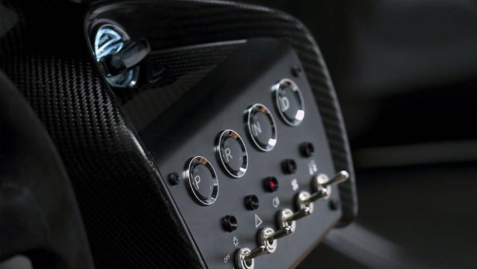 O conceito &eacute; uma homenagem ao DBR1 de 1959 da empresa que venceu em Le Mans | <a href="https://beta-develop.quatrorodas.abril.com.br/noticias/fabricantes/aston-martin-revela-cc100-concept-741740.shtml" rel="migration">Leia mais</a>