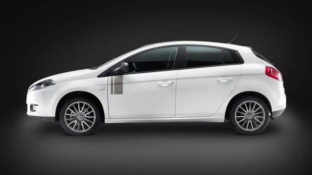 A Sporting tem novo acabamento, que inclui a logomarca da versão bordada nos encostos dos bancos dianteiros | <a href="%20https://beta-develop.quatrorodas.abril.com.br/noticias/fabricantes/fiat-apresenta-bravo-2014-742103.shtml" rel="migration">Leia mais</a> A Sporting tem novo acabamento, que inclui a logomarca da versão bordada nos encostos dos bancos dianteiros | <a href="%20https://beta-develop.quatrorodas.abril.com.br/noticias/fabricantes/fiat-apresenta-bravo-2014-742103.shtml" rel="migration">Leia mais</a>