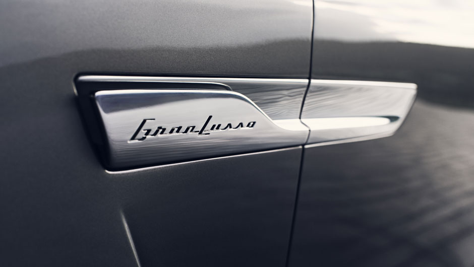 Detalhes cromados d&atilde;o luxo ao modelo | <a href="https://beta-develop.quatrorodas.abril.com.br/noticias/fabricantes/bmw-pininfarina-lancam-gran-lusso-coupe-742303.shtml" rel="migration">Leia mais</a>