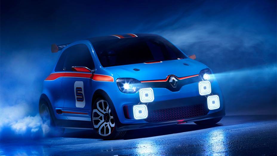 O carro, de apenas dois lugares, é o irmão do conceito elétrico TwinZ, apresentado em abril | <a href="https://beta-develop.quatrorodas.abril.com.br/noticias/fabricantes/renault-twin-run-concept-revelado-monaco-742319.shtml" rel="migration">Leia mais</a>