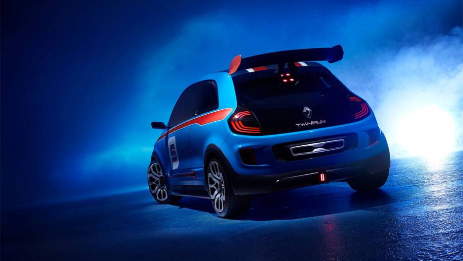 Conceito se destaca pelo dinamismo e mostra a inspiração dos clássicos esportivos da marca francesa | <a href="https://beta-develop.quatrorodas.abril.com.br/noticias/fabricantes/renault-twin-run-concept-revelado-monaco-742319.shtml" rel="migration">Leia mais</a> Conceito se destaca pelo dinamismo e mostra a inspiração dos clássicos esportivos da marca francesa | <a href="https://beta-develop.quatrorodas.abril.com.br/noticias/fabricantes/renault-twin-run-concept-revelado-monaco-742319.shtml" rel="migration">Leia mais</a>
