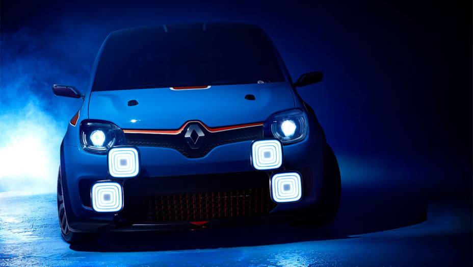 Velocidade m&aacute;xima aproximada do TwinRUn concept &eacute; de 250 km/h| <a href="https://beta-develop.quatrorodas.abril.com.br/noticias/fabricantes/renault-twin-run-concept-revelado-monaco-742319.shtml" rel="migration">Leia mais</a>