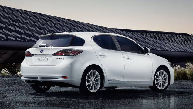 De acordo com a montadora, o modelo pode fazer 22 quilômetros/litro | <a href="https://beta-develop.quatrorodas.abril.com.br/noticias/fabricantes/lexus-ct-200h-chega-r-149-mil-742382.shtml" rel="migration">Leia mais</a> De acordo com a montadora, o modelo pode fazer 22 quilômetros/litro | <a href="https://beta-develop.quatrorodas.abril.com.br/noticias/fabricantes/lexus-ct-200h-chega-r-149-mil-742382.shtml" rel="migration">Leia mais</a>