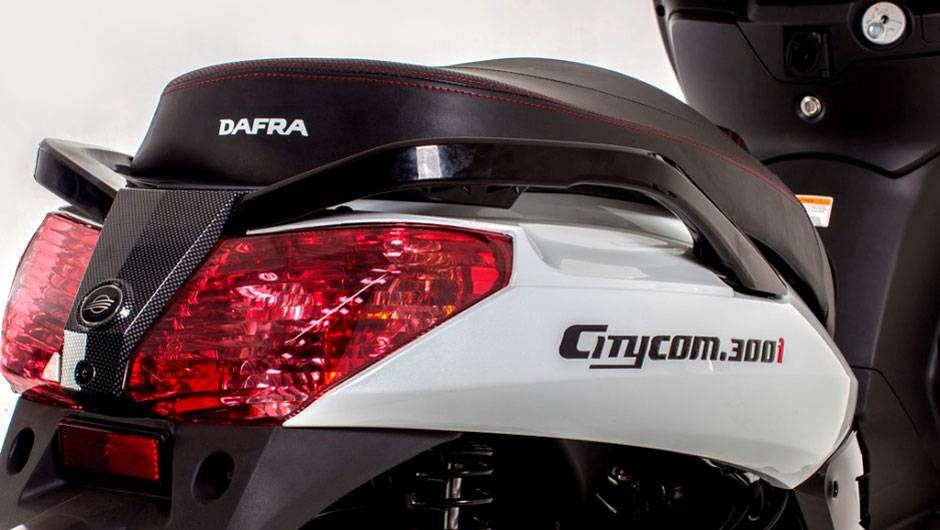Dafra Citycom 300i 2013/2014 ganhou nova assinatura | <a href="https://beta-develop.quatrorodas.abril.com.br/moto/noticias/dafra-apresenta-novo-citycom-300i-742713.shtml" rel="migration">Leia mais</a>