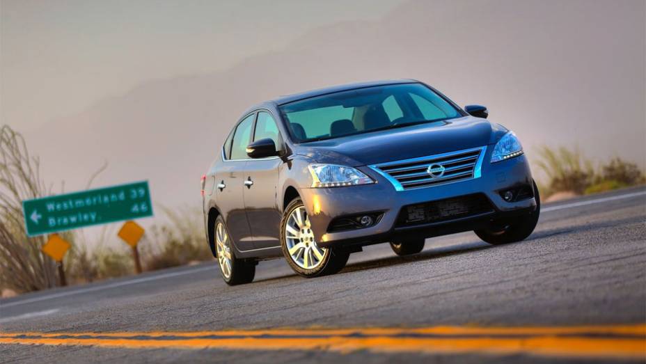 O modelo teve sua s&eacute;tima gera&ccedil;&atilde;o lan&ccedil;ada nos Estados Unidos em agosto de 2012 | <a href="%20https://beta-develop.quatrorodas.abril.com.br/carros/lancamentos/nissan-sentra-757163.shtml" rel="migration">Leia mais</a>