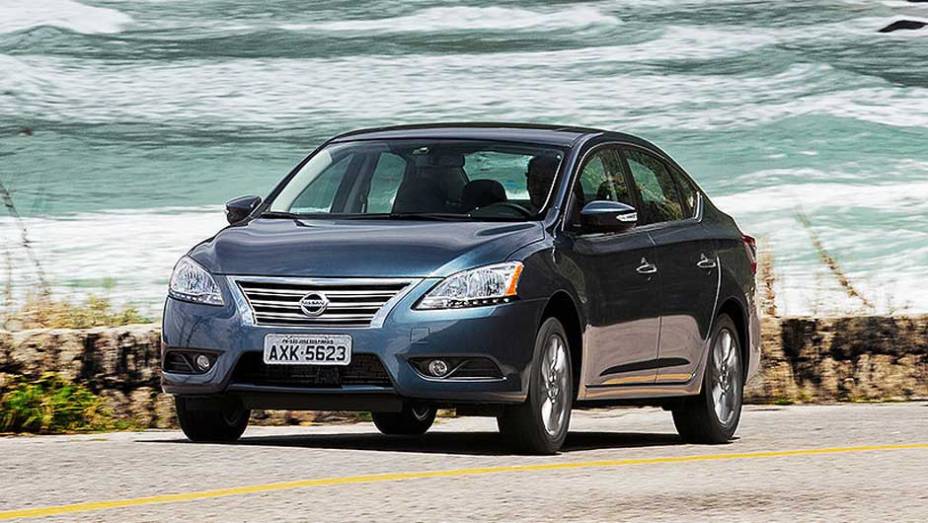 Ser&atilde;o oferecidas tr&ecirc;s vers&otilde;es de acabamento no mercado brasileiro | <a href="https://beta-develop.quatrorodas.abril.com.br/carros/lancamentos/nissan-sentra-757163.shtml" rel="migration">Leia mais</a>