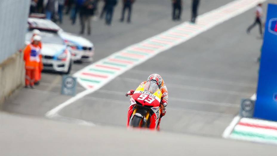 Com pequena fratura no ombro direito, Marc M&aacute;rquez largar&aacute; em sexto | <a href="https://beta-develop.quatrorodas.abril.com.br/moto/noticias/motogp-pedrosa-garante-pole-mugello-742928.shtml" rel="migration">Leia mais</a>