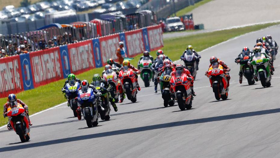 Marc M&aacute;rquez sofreu uma queda e abandonou a prova faltando tr&ecirc;s voltas para o fim | <a href="https://beta-develop.quatrorodas.abril.com.br/moto/noticias/motogp-lorenzo-vence-prova-mugello-742903.shtml" rel="migration">Leia mais</a>