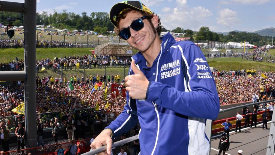 Valentino Rossi foi tocado por Álvaro Bautista e precisou abandonar prova na Itália | <a href="https://beta-develop.quatrorodas.abril.com.br/moto/noticias/motogp-lorenzo-vence-prova-mugello-742903.shtml" rel="migration">Leia mais</a>