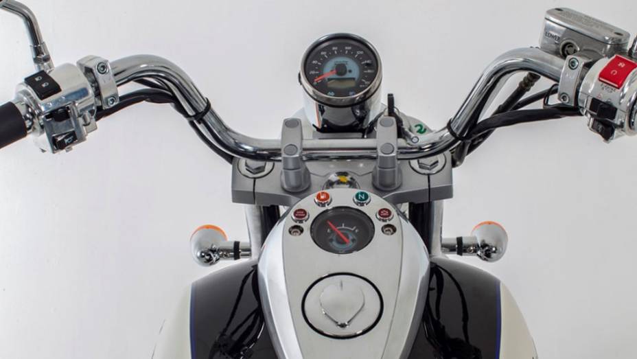 DafraHorizon 250 conta com posição de pilotagem que privilegia a ergonomia | <a href="https://beta-develop.quatrorodas.abril.com.br/moto/noticias/dafra-lanca-custom-horizon-250-brasil-743081.shtml" rel="migration">Leia mais</a>