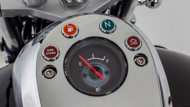 Detalhe do mostrador de combust&iacute;vel no tanque | <a href="https://beta-develop.quatrorodas.abril.com.br/moto/noticias/dafra-lanca-custom-horizon-250-brasil-743081.shtml" rel="migration">Leia mais</a>