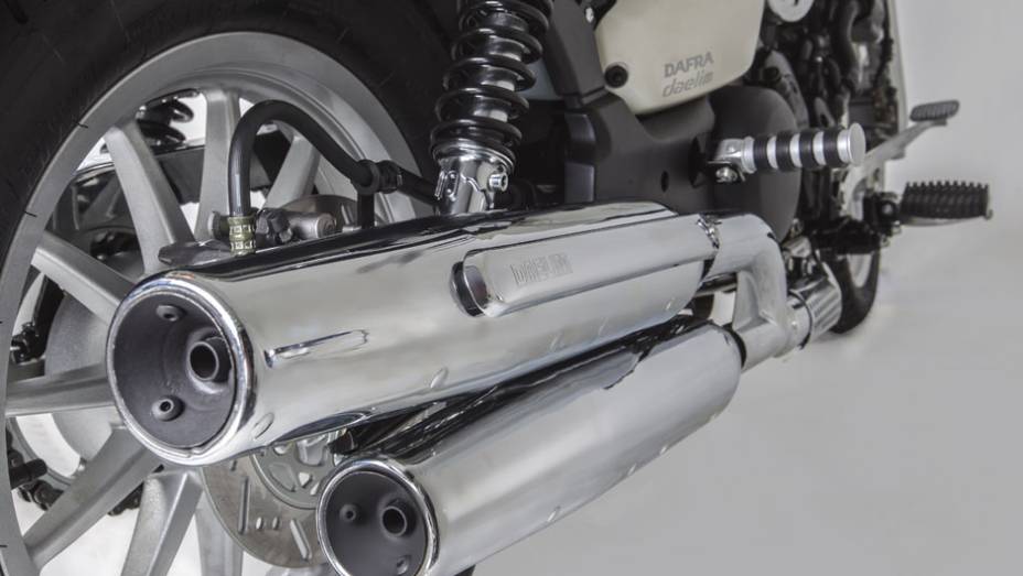 Detalhe do escapamento duplo da Horizon 250 | <a href="https://beta-develop.quatrorodas.abril.com.br/moto/noticias/dafra-lanca-custom-horizon-250-brasil-743081.shtml" rel="migration">Leia mais</a> Detalhe do escapamento duplo da Horizon 250 | <a href="https://beta-develop.quatrorodas.abril.com.br/moto/noticias/dafra-lanca-custom-horizon-250-brasil-743081.shtml" rel="migration">Leia mais</a>