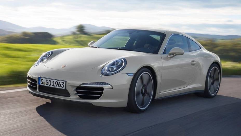 A Porsche anunciou a chegada do 911 50th Anniversary Edition | <a href="https://beta-develop.quatrorodas.abril.com.br/saloes/frankfurt/2013/porsche-911-50th-anniversary-edition-753233.shtml" rel="migration">Leia mais</a>