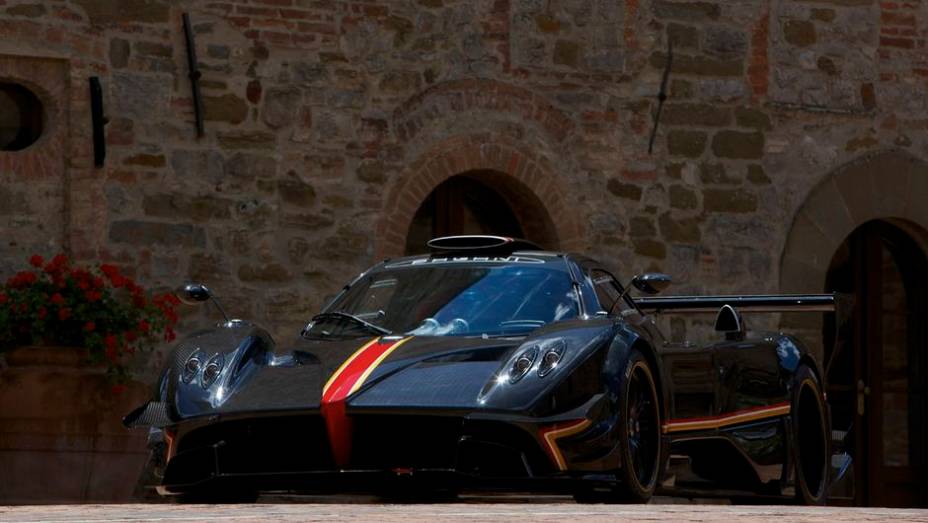 A Pagani apresentou o Zonda Revolucion, seu novo superesportivo | <a href="https://beta-develop.quatrorodas.abril.com.br/noticias/fabricantes/pagani-mostra-zonda-revolucion-743107.shtml" rel="migration">Leia mais</a>